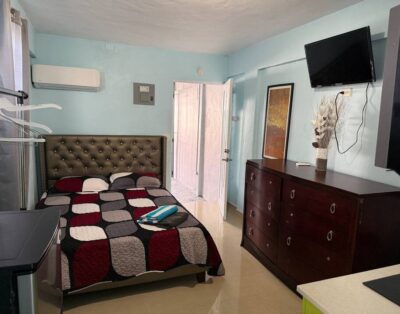 Comfortable, Clean Studio with Queen Bed
